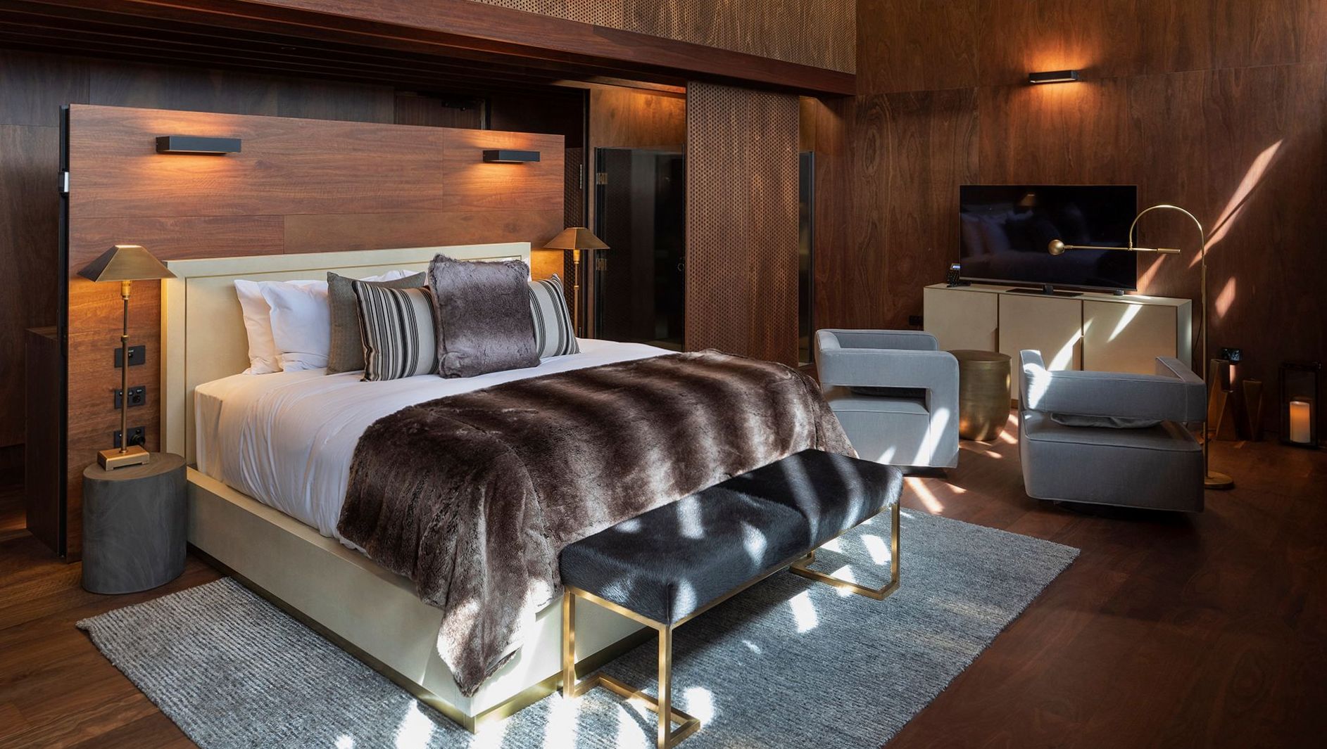 Standard Room with queen bed, wool throw and garden outlook